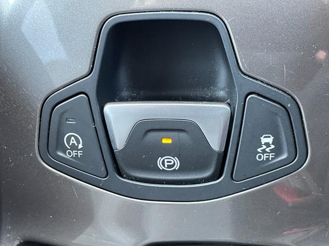 ジープ・レネゲード リミテッド 黒革 パワーシート シートヒーター 純正ナビ(Bluetooth/AppleCarPlay/AUX/USB/フルセグ) ACC 衝突被害軽減システム ステアリングヒーター ブラインドスポットモニター(21枚目)