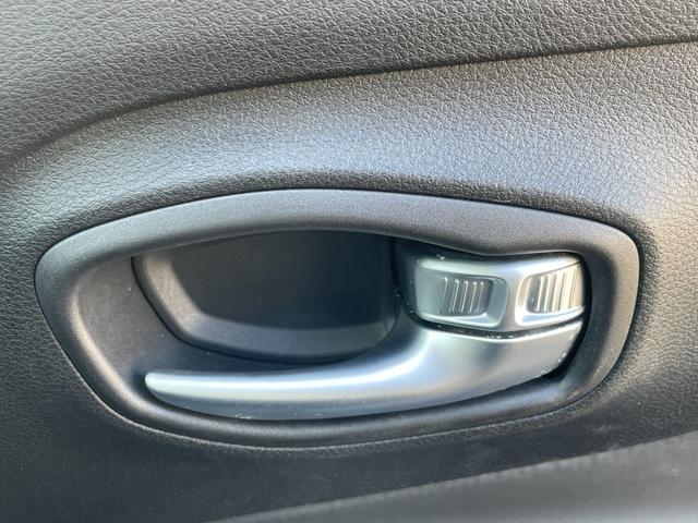 ジープ・レネゲード リミテッド 黒革 パワーシート シートヒーター 純正ナビ(Bluetooth/AppleCarPlay/AUX/USB/フルセグ) ACC 衝突被害軽減システム ステアリングヒーター ブラインドスポットモニター(26枚目)