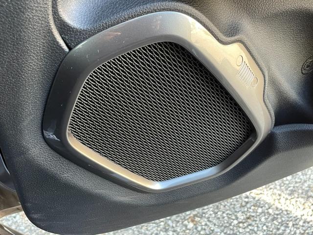 ジープ・レネゲード リミテッド 黒革 パワーシート シートヒーター 純正ナビ(Bluetooth/AppleCarPlay/AUX/USB/フルセグ) ACC 衝突被害軽減システム ステアリングヒーター ブラインドスポットモニター(27枚目)