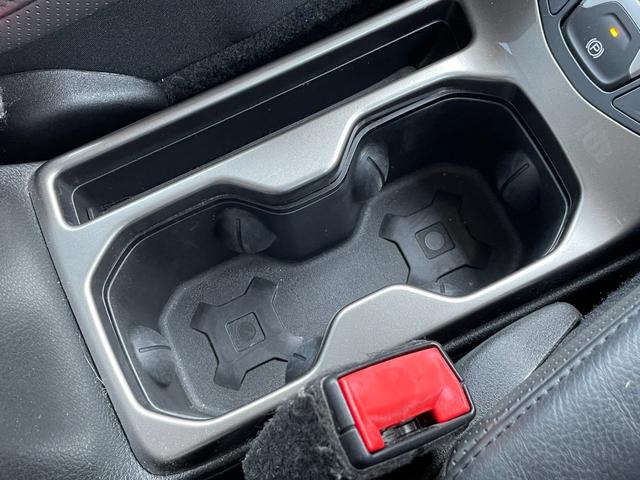 ジープ・レネゲード リミテッド 黒革 パワーシート シートヒーター 純正ナビ(Bluetooth/AppleCarPlay/AUX/USB/フルセグ) ACC 衝突被害軽減システム ステアリングヒーター ブラインドスポットモニター(30枚目)