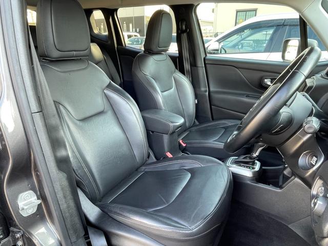 ジープ・レネゲード リミテッド 黒革 パワーシート シートヒーター 純正ナビ(Bluetooth/AppleCarPlay/AUX/USB/フルセグ) ACC 衝突被害軽減システム ステアリングヒーター ブラインドスポットモニター(33枚目)