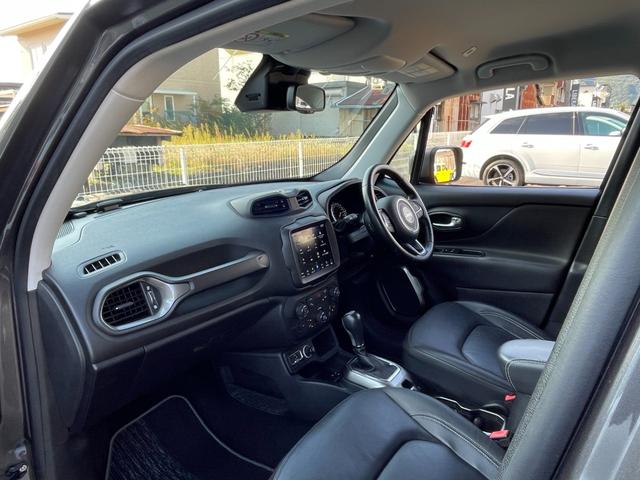 ジープ・レネゲード リミテッド 黒革 パワーシート シートヒーター 純正ナビ(Bluetooth/AppleCarPlay/AUX/USB/フルセグ) ACC 衝突被害軽減システム ステアリングヒーター ブラインドスポットモニター(35枚目)