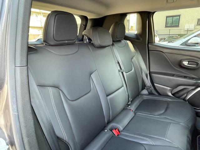 ジープ・レネゲード リミテッド 黒革 パワーシート シートヒーター 純正ナビ(Bluetooth/AppleCarPlay/AUX/USB/フルセグ) ACC 衝突被害軽減システム ステアリングヒーター ブラインドスポットモニター(36枚目)