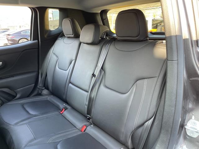 ジープ・レネゲード リミテッド 黒革 パワーシート シートヒーター 純正ナビ(Bluetooth/AppleCarPlay/AUX/USB/フルセグ) ACC 衝突被害軽減システム ステアリングヒーター ブラインドスポットモニター(38枚目)