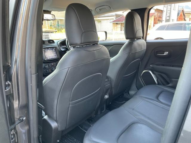 ジープ・レネゲード リミテッド 黒革 パワーシート シートヒーター 純正ナビ(Bluetooth/AppleCarPlay/AUX/USB/フルセグ) ACC 衝突被害軽減システム ステアリングヒーター ブラインドスポットモニター(39枚目)
