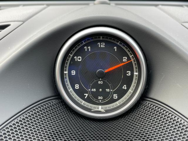 ＬＩＢＥＲＡＬＡでは多種多様の車種をご用意させていただいております。お客様がご納得いくまで、そのお車の持つ特性を五感すべてで感じ取っていただける場をご提供します。