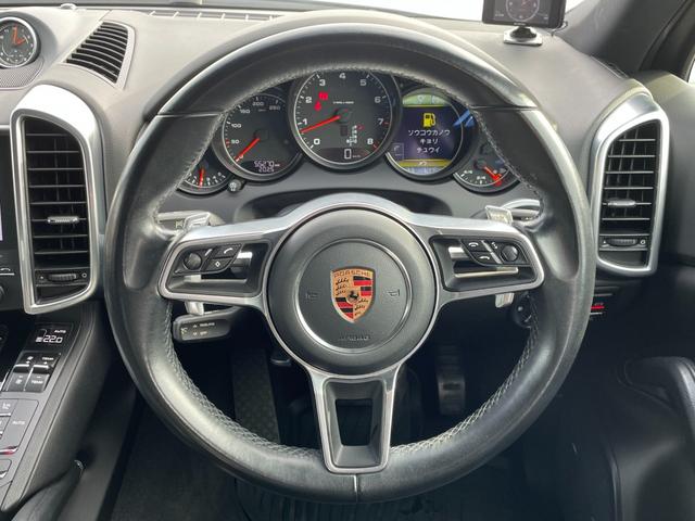 ご遠方の場合でも、下取り車両の金額を概算でお出しすることは可能でございます。車検証をお手元に、走行距離をご確認の上お問い合わせくださいませ。