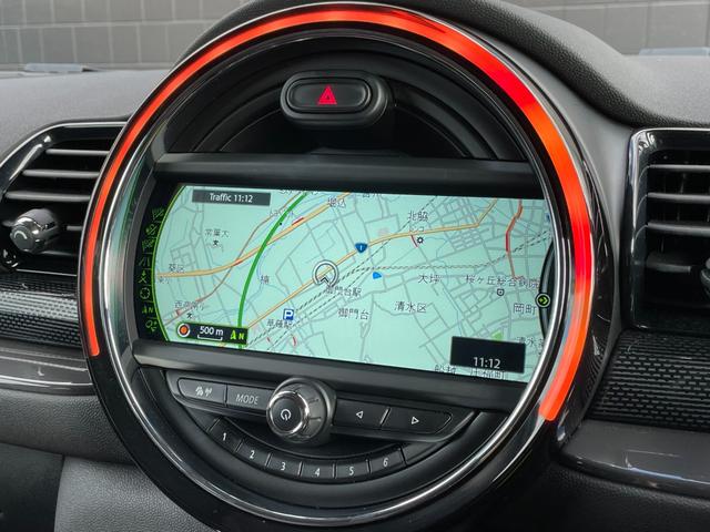 ＭＩＮＩ クーパーＳ　クラブマン　ＨＵＤ　メモリー付きパワーシート　シートヒーター　純正ナビ　ＴＶ　バックカメラ　　ハーフレザー　クルーズコントロール　純正ＡＷ付き冬タイヤ有り　ＥＴＣ　ＬＥＤヘッドライト　アンビエントライト（5枚目）
