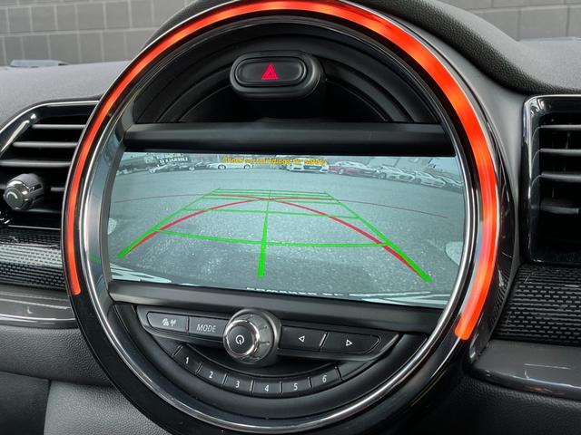 ＭＩＮＩ クーパーＳ　クラブマン　ＨＵＤ　メモリー付きパワーシート　シートヒーター　純正ナビ　ＴＶ　バックカメラ　　ハーフレザー　クルーズコントロール　純正ＡＷ付き冬タイヤ有り　ＥＴＣ　ＬＥＤヘッドライト　アンビエントライト（6枚目）