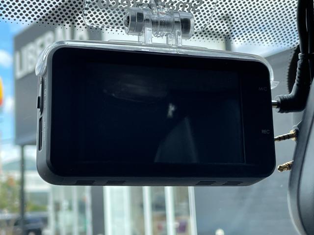 ＭＩＮＩ クーパーＳ　クラブマン　ＨＵＤ　メモリー付きパワーシート　シートヒーター　純正ナビ　ＴＶ　バックカメラ　　ハーフレザー　クルーズコントロール　純正ＡＷ付き冬タイヤ有り　ＥＴＣ　ＬＥＤヘッドライト　アンビエントライト（13枚目）