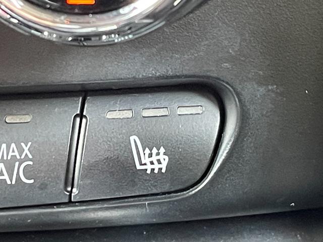 ＭＩＮＩ クーパーＳ　クラブマン　ＨＵＤ　メモリー付きパワーシート　シートヒーター　純正ナビ　ＴＶ　バックカメラ　　ハーフレザー　クルーズコントロール　純正ＡＷ付き冬タイヤ有り　ＥＴＣ　ＬＥＤヘッドライト　アンビエントライト（16枚目）