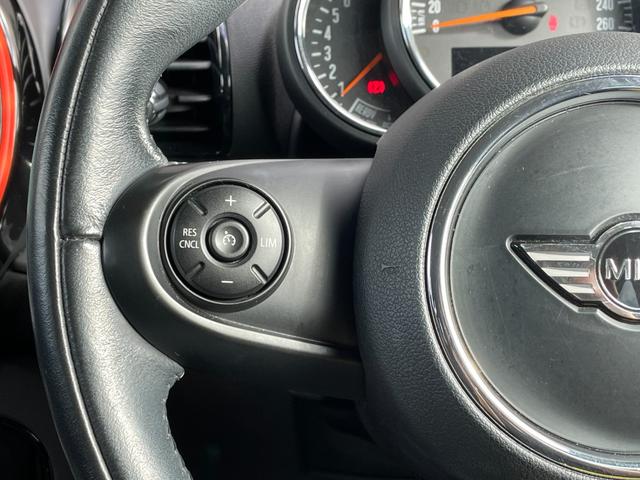 ＭＩＮＩ クーパーＳ　クラブマン　ＨＵＤ　メモリー付きパワーシート　シートヒーター　純正ナビ　ＴＶ　バックカメラ　　ハーフレザー　クルーズコントロール　純正ＡＷ付き冬タイヤ有り　ＥＴＣ　ＬＥＤヘッドライト　アンビエントライト（19枚目）