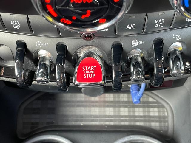 ＭＩＮＩ クーパーＳ　クラブマン　ＨＵＤ　メモリー付きパワーシート　シートヒーター　純正ナビ　ＴＶ　バックカメラ　　ハーフレザー　クルーズコントロール　純正ＡＷ付き冬タイヤ有り　ＥＴＣ　ＬＥＤヘッドライト　アンビエントライト（28枚目）