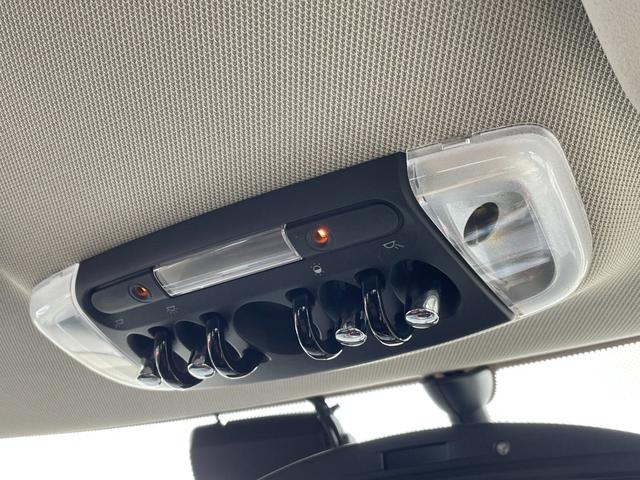 ＭＩＮＩ クーパーＳ　クラブマン　ＨＵＤ　メモリー付きパワーシート　シートヒーター　純正ナビ　ＴＶ　バックカメラ　　ハーフレザー　クルーズコントロール　純正ＡＷ付き冬タイヤ有り　ＥＴＣ　ＬＥＤヘッドライト　アンビエントライト（31枚目）