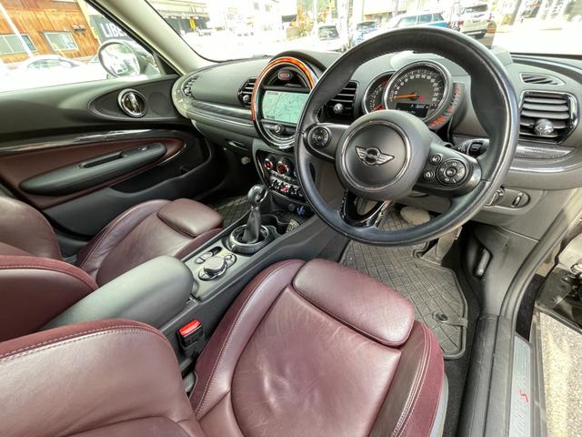 ＭＩＮＩ クーパーＳ　クラブマン　ＨＵＤ　メモリー付きパワーシート　シートヒーター　純正ナビ　ＴＶ　バックカメラ　　ハーフレザー　クルーズコントロール　純正ＡＷ付き冬タイヤ有り　ＥＴＣ　ＬＥＤヘッドライト　アンビエントライト（41枚目）