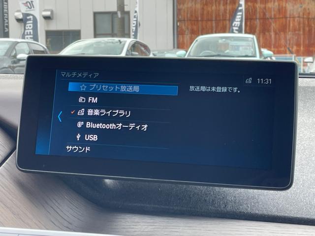 ｉ３ スイート　レンジエクステンダー装着車　茶革　純正ナビ　ｈａｒｍａｎ／ｋａｒｄｏｎ　アクティブクルーズコントロール　衝突被害軽減システム　バックカメラ　ＢＭＷｉターピン・スタイリング４２８アロイ・ホイール　シートヒーター　ＥＴＣ　スペアキー（8枚目）