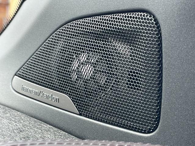 ｉ３ スイート　レンジエクステンダー装着車　茶革　純正ナビ　ｈａｒｍａｎ／ｋａｒｄｏｎ　アクティブクルーズコントロール　衝突被害軽減システム　バックカメラ　ＢＭＷｉターピン・スタイリング４２８アロイ・ホイール　シートヒーター　ＥＴＣ　スペアキー（12枚目）