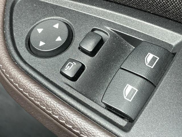 ｉ３ スイート　レンジエクステンダー装着車　茶革　純正ナビ　ｈａｒｍａｎ／ｋａｒｄｏｎ　アクティブクルーズコントロール　衝突被害軽減システム　バックカメラ　ＢＭＷｉターピン・スタイリング４２８アロイ・ホイール　シートヒーター　ＥＴＣ　スペアキー（23枚目）