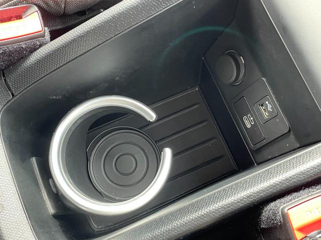 ｉ３ スイート　レンジエクステンダー装着車　茶革　純正ナビ　ｈａｒｍａｎ／ｋａｒｄｏｎ　アクティブクルーズコントロール　衝突被害軽減システム　バックカメラ　ＢＭＷｉターピン・スタイリング４２８アロイ・ホイール　シートヒーター　ＥＴＣ　スペアキー（25枚目）