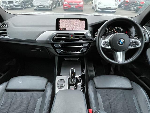 ｘＤｒｉｖｅ　２０ｄ　Ｍスポーツ　半革　電動リア　ＨＵＤ　ＡＣＣ　純正ナビ　３６０°カメラ　ドライビングアシストプラス　パーキングアシストプラス　アダプティブＬＥＤヘッドライト　パワーシート　シートヒーター　ワイヤレスチャージング(5枚目)