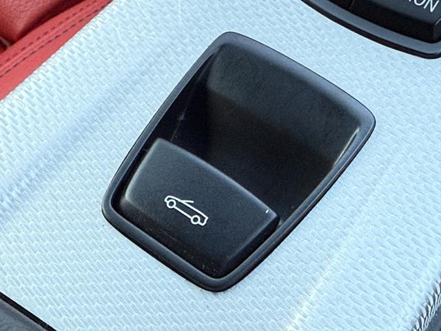 ４シリーズ ４３５ｉカブリオレ　Ｍスポーツ　赤革　電動シート　ヘッドアップディスプレイ　ナビ　バックカメラ　クルーズコントロール　レーンキープアシスト　シートヒーター　コンフォートアクセス　ミラー型ＲＴＣ（23枚目）