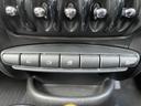 クーパー　クロスオーバー　本革巻きステアリング　純正オーディオ（ＣＤ／ＡＵＸ／ＦＭ／ＡＭ）　社外ポータブルナビ　ＤＳＣ　バックカメラ　盗難防止装置　オートエアコン　ＨＩＤ　純正フロアマット　純正アルミホイール　ＥＴＣ（22枚目）