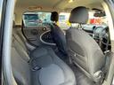 クーパー　クロスオーバー　本革巻きステアリング　純正オーディオ（ＣＤ／ＡＵＸ／ＦＭ／ＡＭ）　社外ポータブルナビ　ＤＳＣ　バックカメラ　盗難防止装置　オートエアコン　ＨＩＤ　純正フロアマット　純正アルミホイール　ＥＴＣ（34枚目）