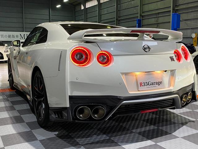 ＧＴ－Ｒ プレミアムエディション　ファッショナブルインテリア　内装色オレンジ　プライバシーガラス　バックカメラ　ビルトインＥＴＣ　８インチディスプレイナビ　Ｂｌｕｅｔｏｏｈ接続　クルーズコントロール　２０インチレイズ（8枚目）