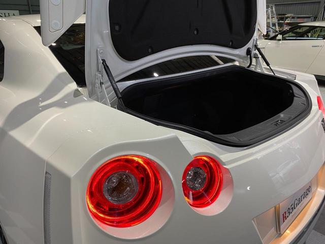 ＧＴ－Ｒ プレミアムエディション　ファッショナブルインテリア　内装色オレンジ　プライバシーガラス　バックカメラ　ビルトインＥＴＣ　８インチディスプレイナビ　Ｂｌｕｅｔｏｏｈ接続　クルーズコントロール　２０インチレイズ（35枚目）