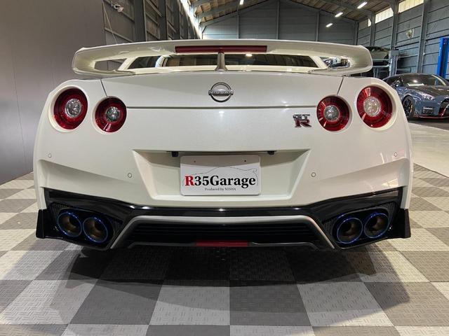 ＧＴ－Ｒ プレミアムエディション　日産新エンブレム　レイズ製２０インチアルミ鍛造ホイール　ＦＵＪＩＴＵＢＯ製チタンマフラー　ＥＴＣ　バックカメラ　ＢＯＳＥサウンドシステム　ドライブレコーダー前後　パワーシート　クルーズコントロール（16枚目）