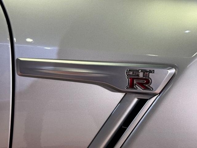ＧＴ－Ｒ プレミアムエディション　ワンオーナー／ファッショナブルインテリア（アーバンブラック）／ＳＲＳサイドエアバック／プライバシーガラス／ＢＯＳＥサウンドシステム／純正２０インチアルミホイール（25枚目）