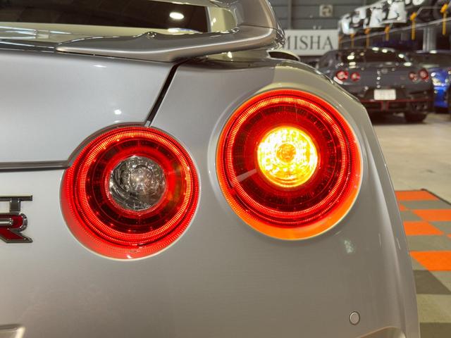 ＧＴ－Ｒ プレミアムエディション　ワンオーナー／ファッショナブルインテリア（アーバンブラック）／ＳＲＳサイドエアバック／プライバシーガラス／ＢＯＳＥサウンドシステム／純正２０インチアルミホイール（40枚目）