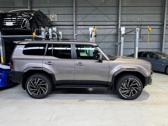 ランドクルーザー250 VX MODELLISTAエアロ装着/丸目型LEDヘッドランプ/20インチアルミホイール&タイヤセット/デジタルインナーミラー/チルト&スライド電動ムーンルーフ/フロアマット(18枚目)