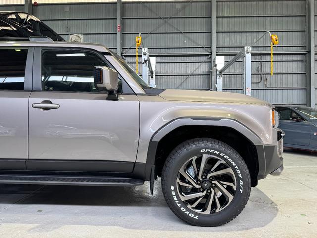 ランドクルーザー250 VX MODELLISTAエアロ装着/丸目型LEDヘッドランプ/20インチアルミホイール&タイヤセット/デジタルインナーミラー/チルト&スライド電動ムーンルーフ/フロアマット(19枚目)