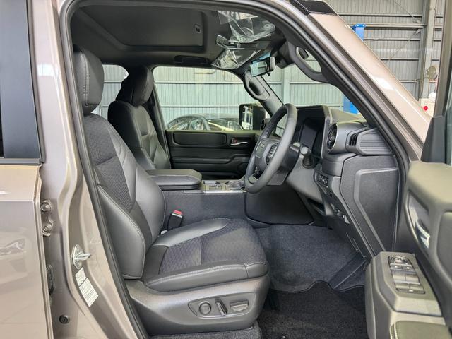 ランドクルーザー250 VX MODELLISTAエアロ装着/丸目型LEDヘッドランプ/20インチアルミホイール&タイヤセット/デジタルインナーミラー/チルト&スライド電動ムーンルーフ/フロアマット(46枚目)