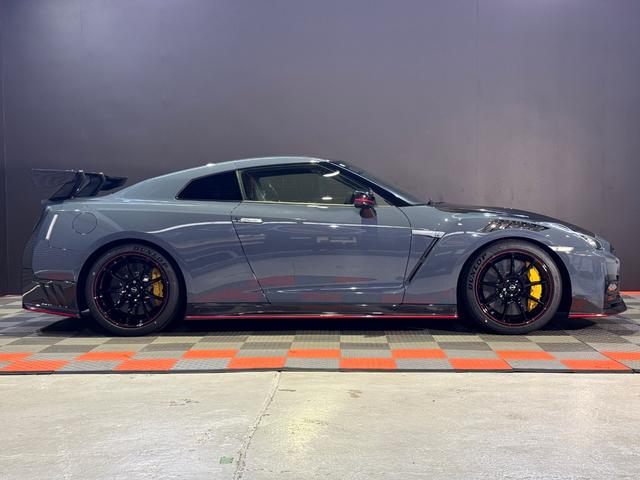 GT-R ニスモ スペシャルエディション 最終MY25モデル/専用RECARO製カーボンバックバケットシート/専用カーボン製エンジンフード//NISMO専用サスペンション/専用カーボンセラミックブレーキ/専用レイズ製アルミホイール(25枚目)