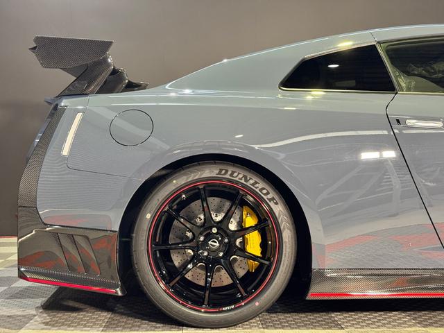 GT-R ニスモ スペシャルエディション 最終MY25モデル/専用RECARO製カーボンバックバケットシート/専用カーボン製エンジンフード//NISMO専用サスペンション/専用カーボンセラミックブレーキ/専用レイズ製アルミホイール(33枚目)