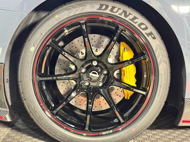 GT-R ニスモ スペシャルエディション 最終MY25モデル/専用RECARO製カーボンバックバケットシート/専用カーボン製エンジンフード//NISMO専用サスペンション/専用カーボンセラミックブレーキ/専用レイズ製アルミホイール(34枚目)