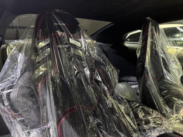 GT-R ニスモ スペシャルエディション 最終MY25モデル/専用RECARO製カーボンバックバケットシート/専用カーボン製エンジンフード//NISMO専用サスペンション/専用カーボンセラミックブレーキ/専用レイズ製アルミホイール(61枚目)