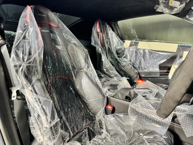 GT-R ニスモ スペシャルエディション 最終MY25モデル/専用RECARO製カーボンバックバケットシート/専用カーボン製エンジンフード//NISMO専用サスペンション/専用カーボンセラミックブレーキ/専用レイズ製アルミホイール(62枚目)