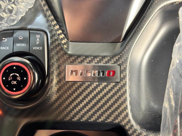 GT-R ニスモ スペシャルエディション 最終MY25モデル/専用RECARO製カーボンバックバケットシート/専用カーボン製エンジンフード//NISMO専用サスペンション/専用カーボンセラミックブレーキ/専用レイズ製アルミホイール(70枚目)