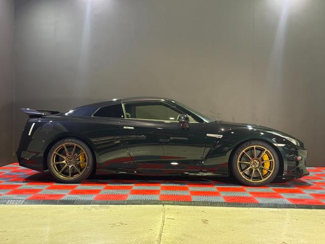 GT-R プレミアムエディション T-スペック /MY24モデル/純正ドラレコ/純正フロアマット/Tスペック専用内装/Tスペック専用サスペンション/専用カーボンセラミックブレーキ/専用レイズ製鍛造ホイール(ブロンズ)(15枚目)