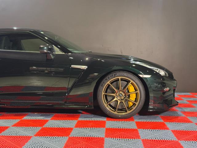GT-R プレミアムエディション T-スペック /MY24モデル/純正ドラレコ/純正フロアマット/Tスペック専用内装/Tスペック専用サスペンション/専用カーボンセラミックブレーキ/専用レイズ製鍛造ホイール(ブロンズ)(17枚目)