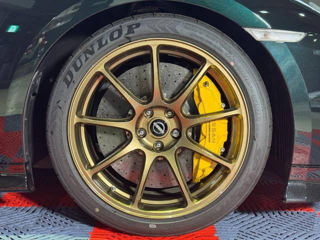 GT-R プレミアムエディション T-スペック /MY24モデル/純正ドラレコ/純正フロアマット/Tスペック専用内装/Tスペック専用サスペンション/専用カーボンセラミックブレーキ/専用レイズ製鍛造ホイール(ブロンズ)(18枚目)