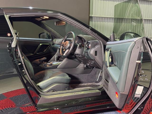 GT-R プレミアムエディション T-スペック /MY24モデル/純正ドラレコ/純正フロアマット/Tスペック専用内装/Tスペック専用サスペンション/専用カーボンセラミックブレーキ/専用レイズ製鍛造ホイール(ブロンズ)(49枚目)