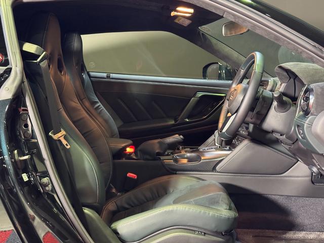 GT-R プレミアムエディション T-スペック /MY24モデル/純正ドラレコ/純正フロアマット/Tスペック専用内装/Tスペック専用サスペンション/専用カーボンセラミックブレーキ/専用レイズ製鍛造ホイール(ブロンズ)(50枚目)