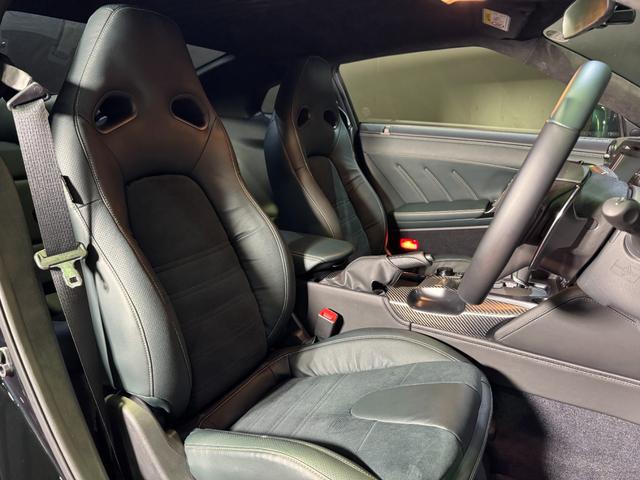 GT-R プレミアムエディション T-スペック /MY24モデル/純正ドラレコ/純正フロアマット/Tスペック専用内装/Tスペック専用サスペンション/専用カーボンセラミックブレーキ/専用レイズ製鍛造ホイール(ブロンズ)(51枚目)