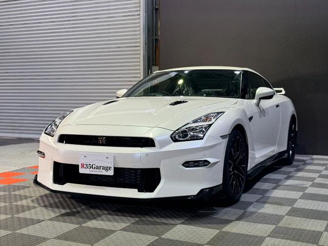 GT-R ピュアエディション /最終MY25モデル/デイライトキャンセラースイッチ/プライバシーガラス/純正フロアマット/新車ビニール付き/レイズ製20インチアルミホイール/FUJITSUBO製チタン合金マフラー(6枚目)