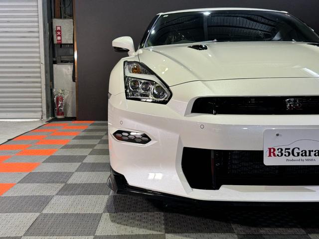 GT-R ピュアエディション /最終MY25モデル/デイライトキャンセラースイッチ/プライバシーガラス/純正フロアマット/新車ビニール付き/レイズ製20インチアルミホイール/FUJITSUBO製チタン合金マフラー(8枚目)