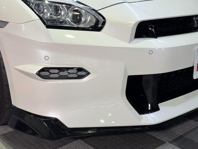 GT-R ピュアエディション /最終MY25モデル/デイライトキャンセラースイッチ/プライバシーガラス/純正フロアマット/新車ビニール付き/レイズ製20インチアルミホイール/FUJITSUBO製チタン合金マフラー(9枚目)